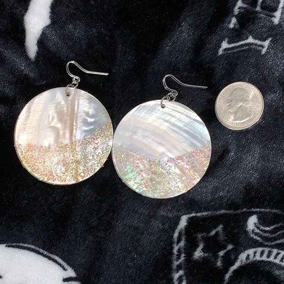 Sea Shell Earring - Picture 1 of 3